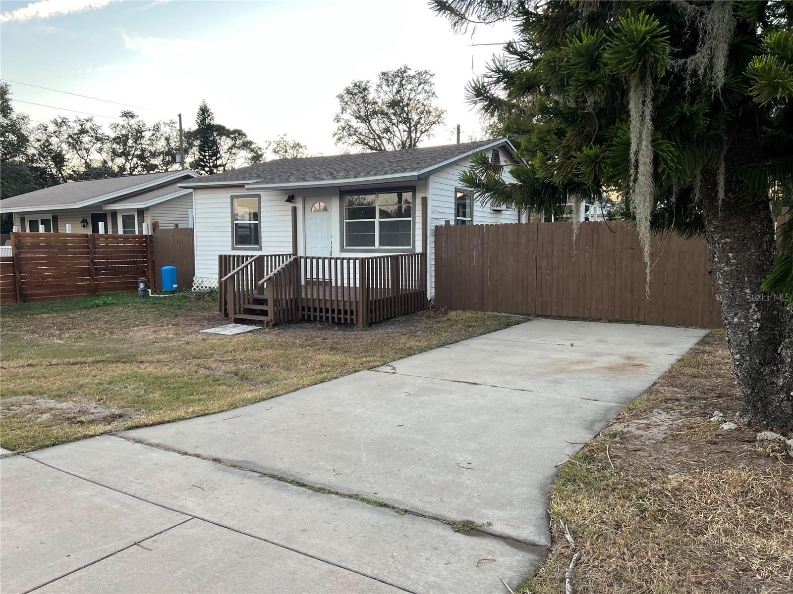 1658 Hempel Avenue, FL