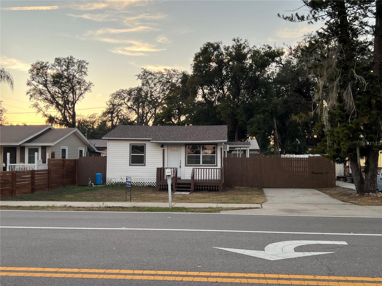 1658 Hempel Avenue, FL