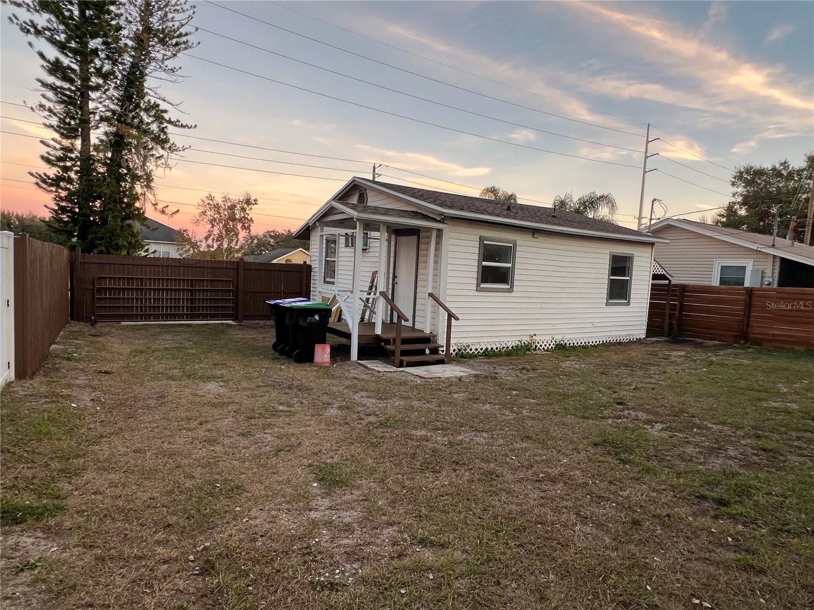 1658 Hempel Avenue, FL