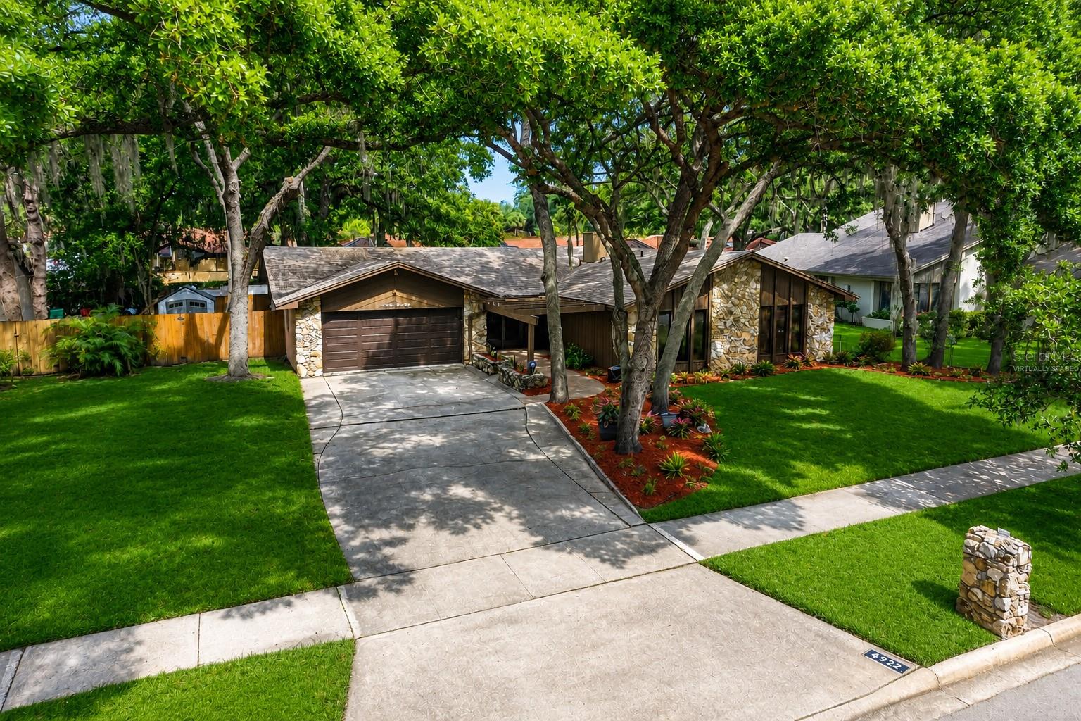 4922 Briar Oaks Circle, FL