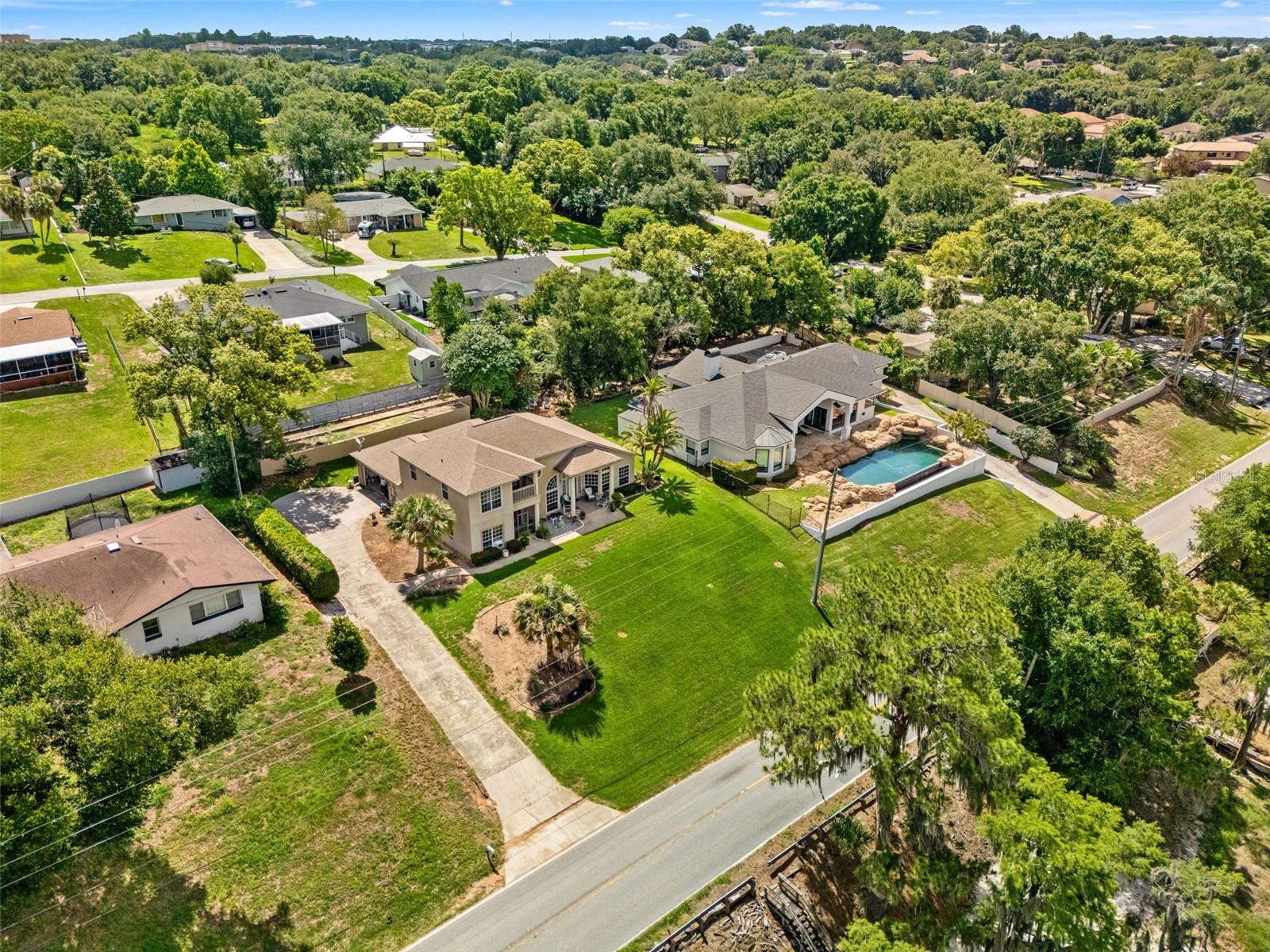 12932 Lakeshore Drive, FL