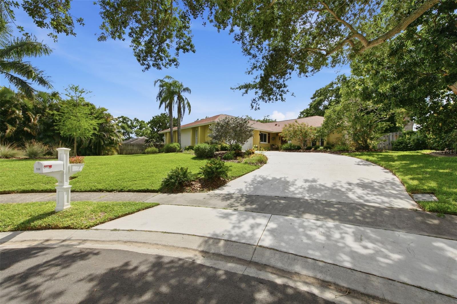 709 Grovewood Lane, FL