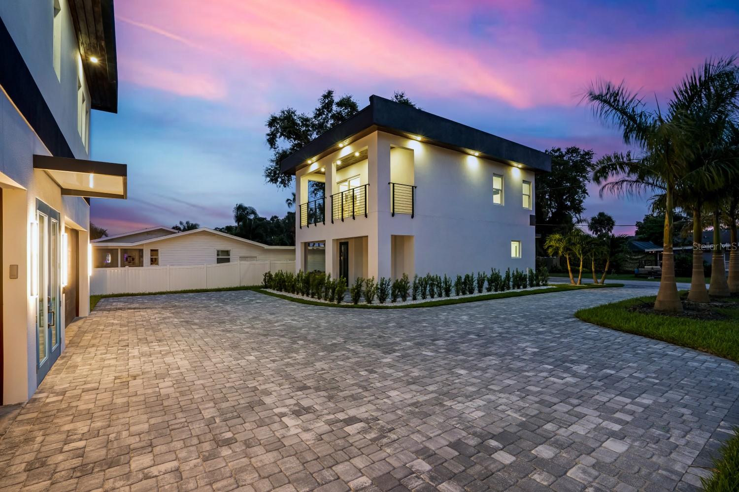 711 Tropical Drive, FL