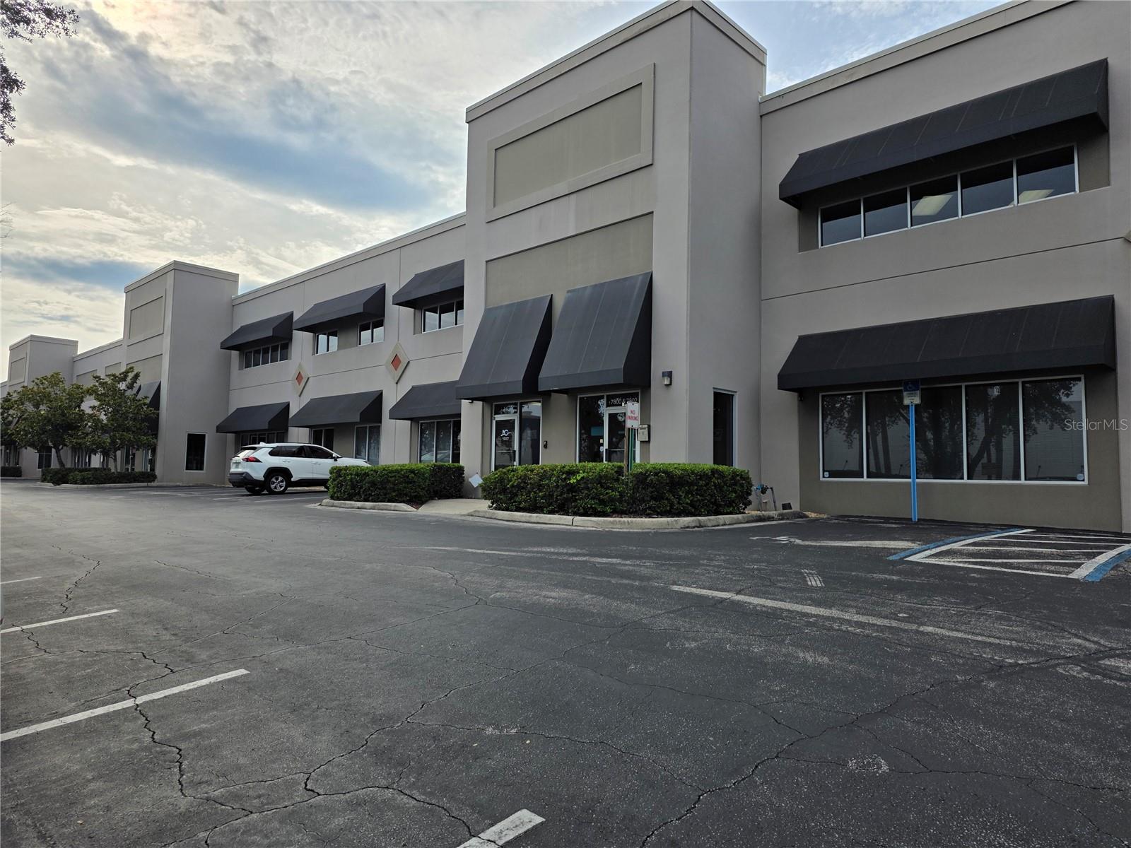 7802 Kingspointe Parkway, FL