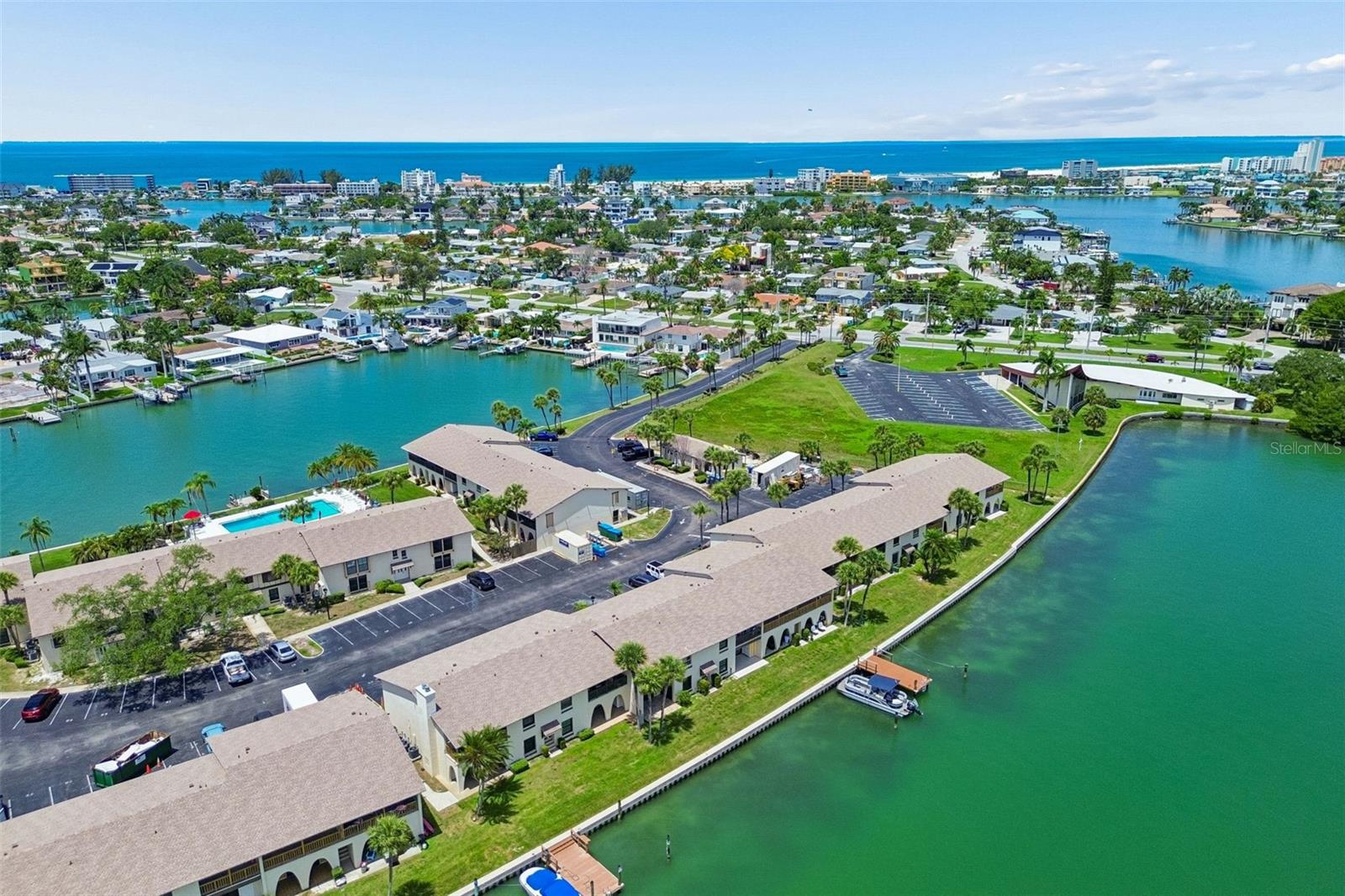 552 Plaza Seville Court, FL
