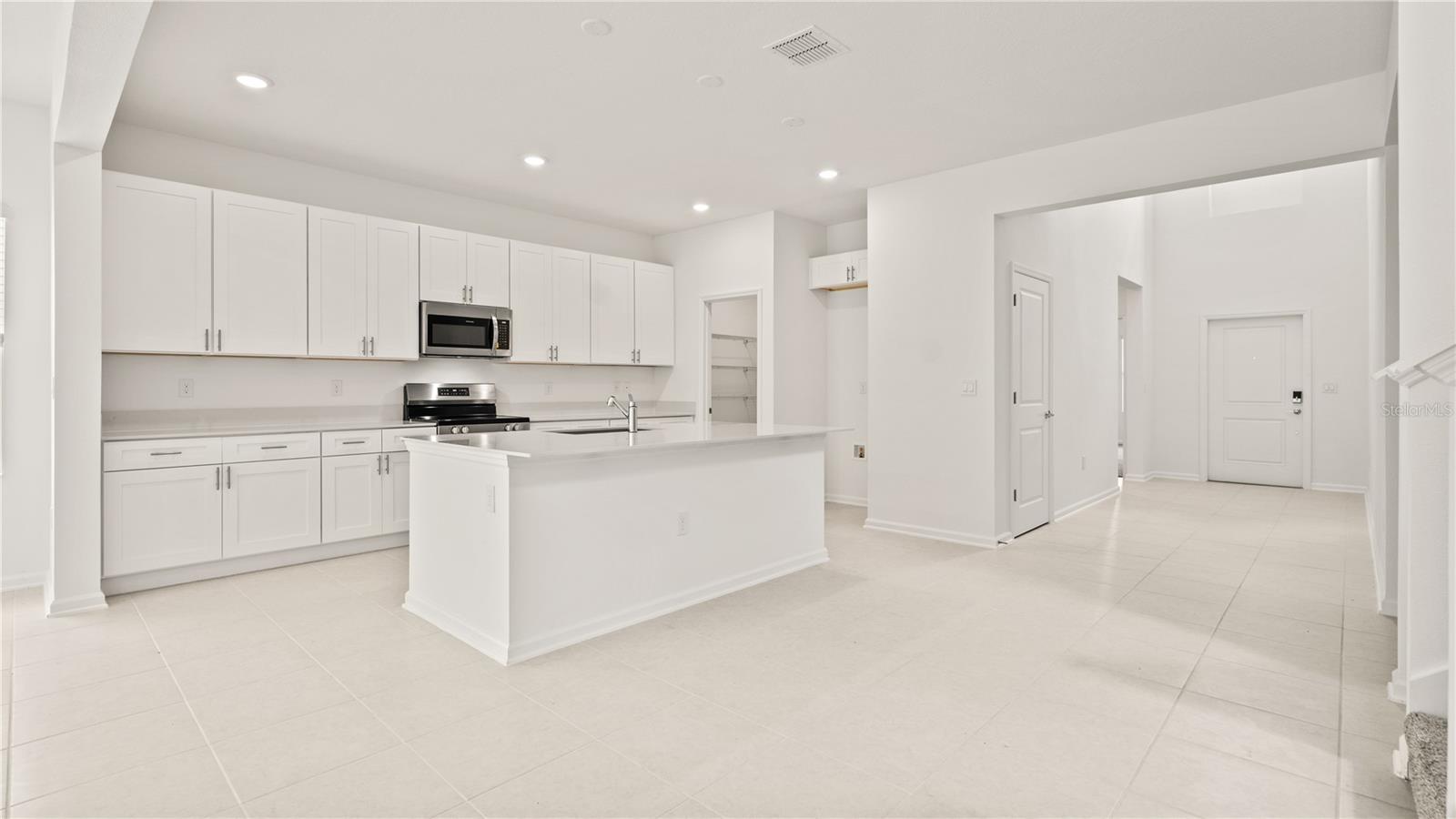 5512 Fiona Lane, FL
