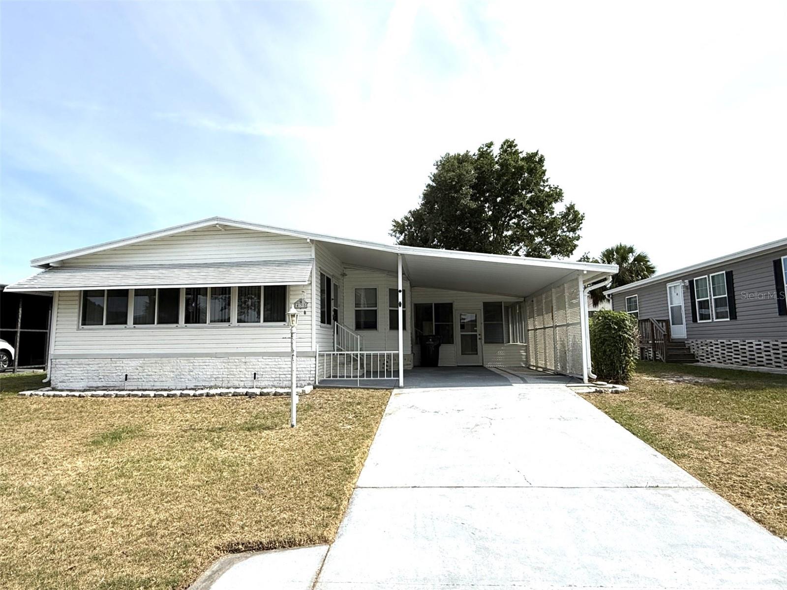 435 Village Circle, FL