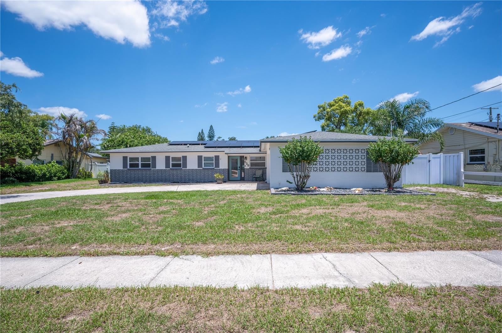 528 Larry Circle, FL