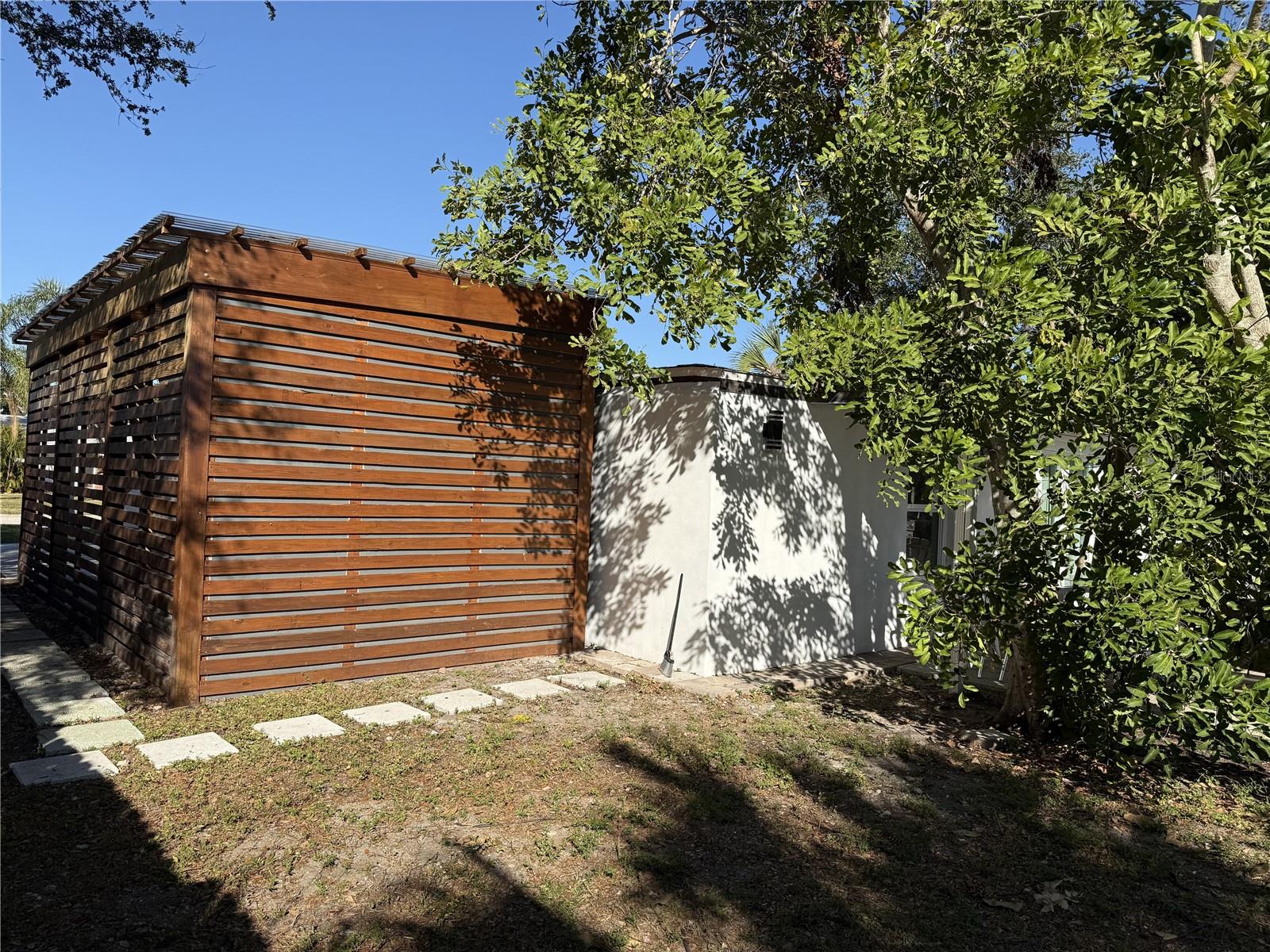 907 Fruitland Avenue, FL