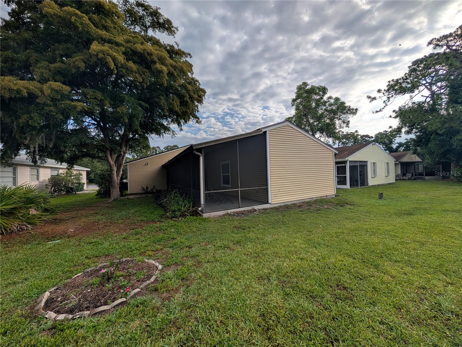 517 Bearded Oaks Circle, FL