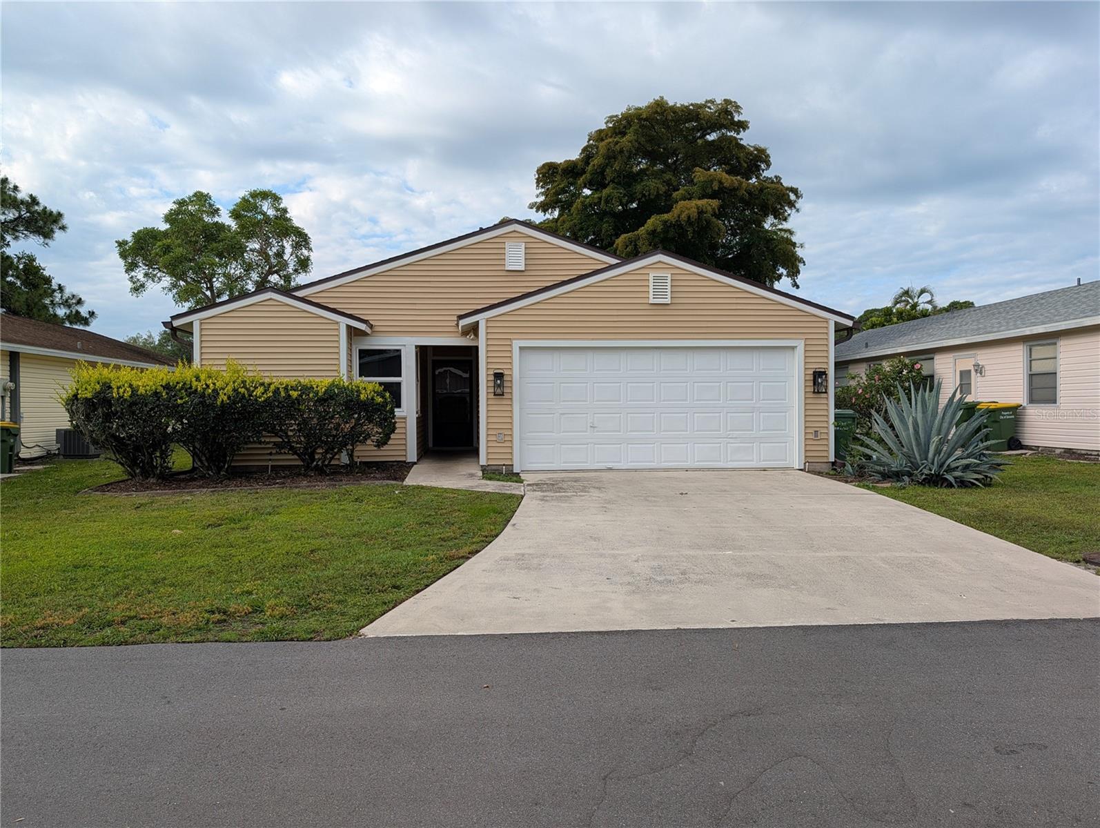 517 Bearded Oaks Circle, FL