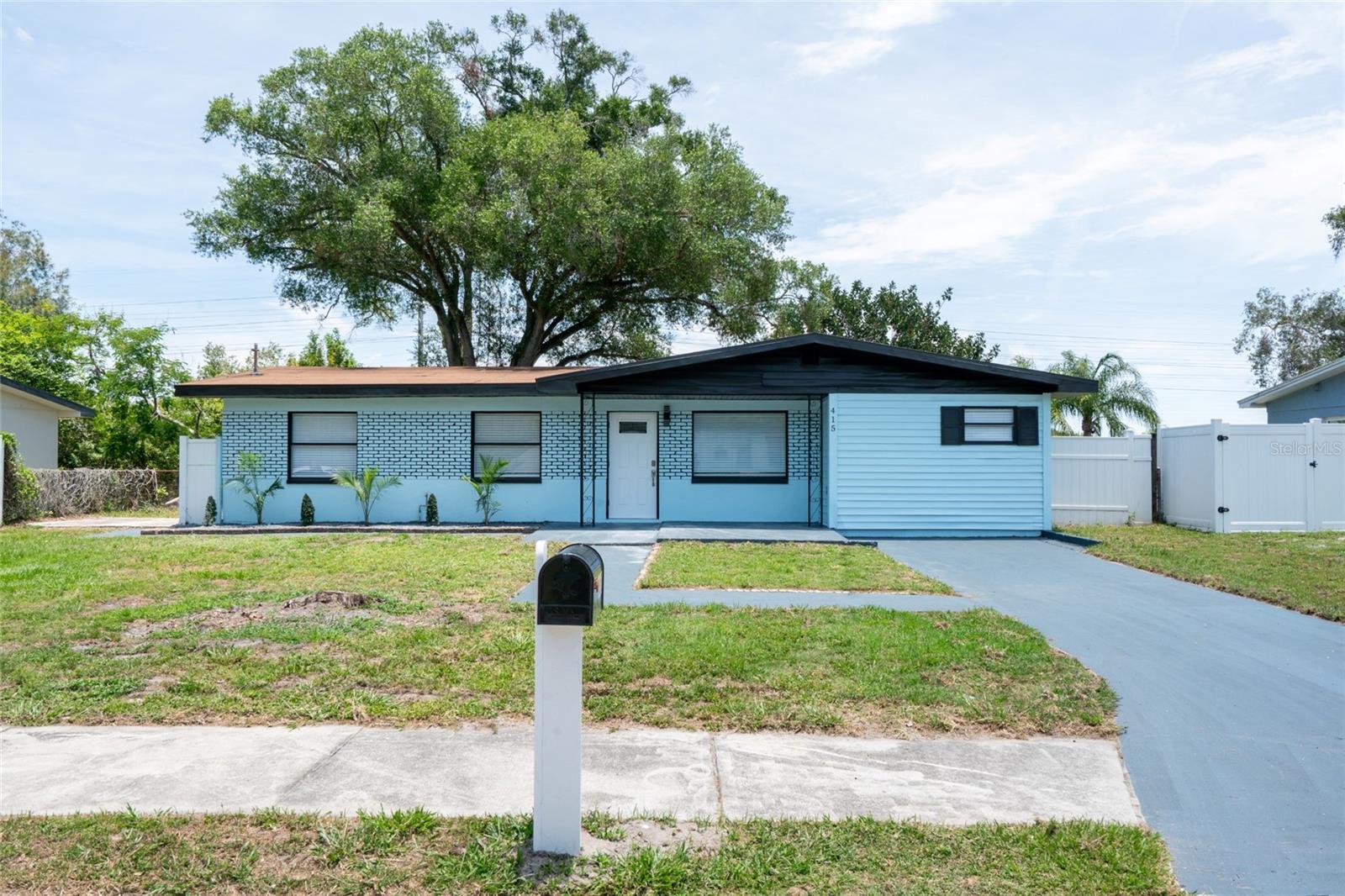 415 Country Club Drive, FL