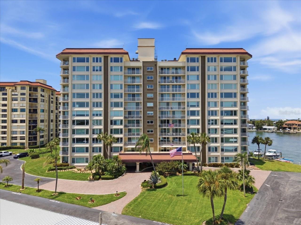 736 Island Way, FL