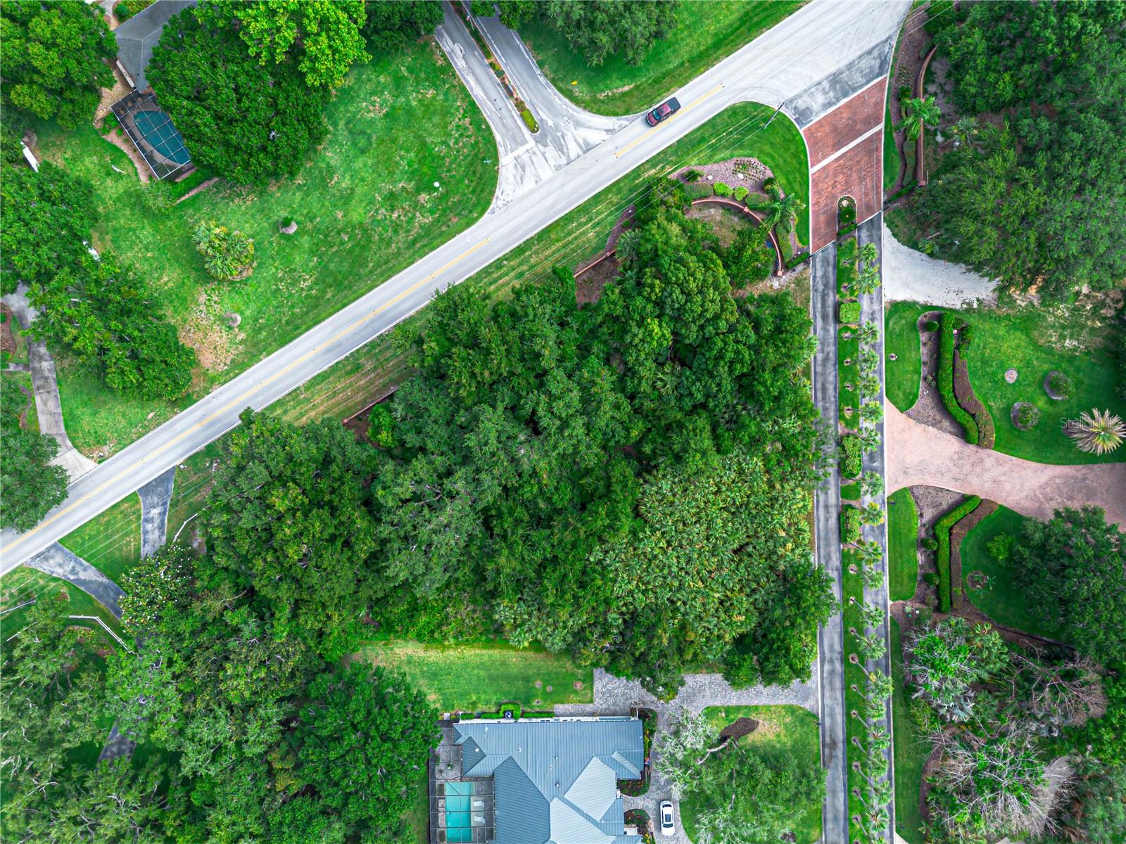 000 Lakeshore Pointe Boulevard, FL