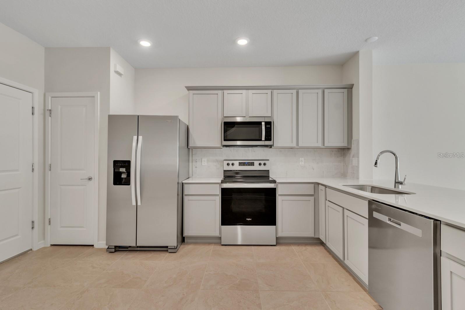 2743 Fetching Trl, FL