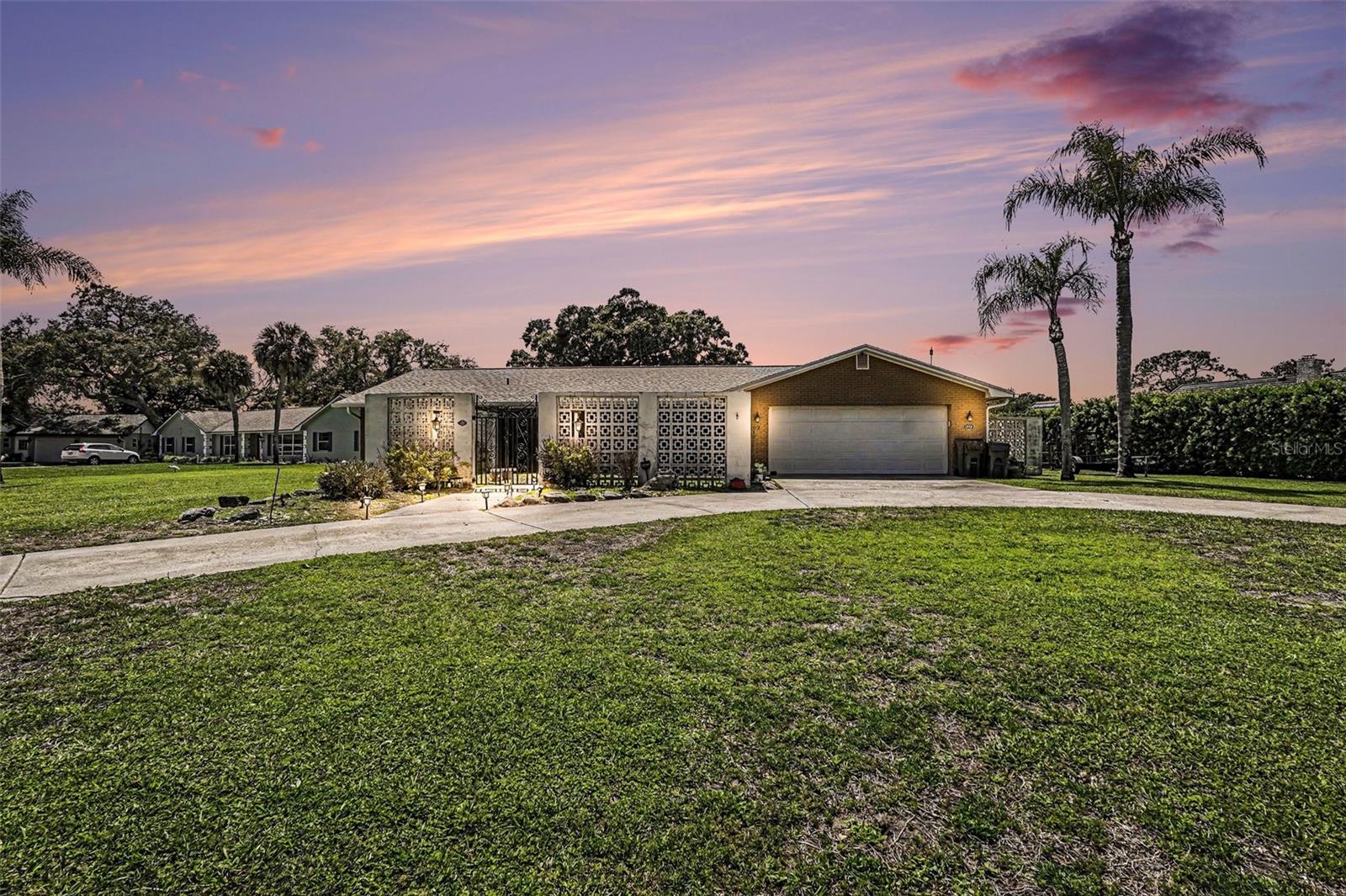 3100 Saunders Place, FL