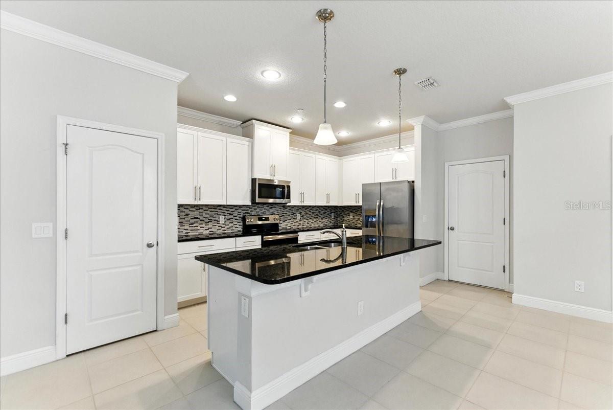 7628 Aloma Pines Court, FL
