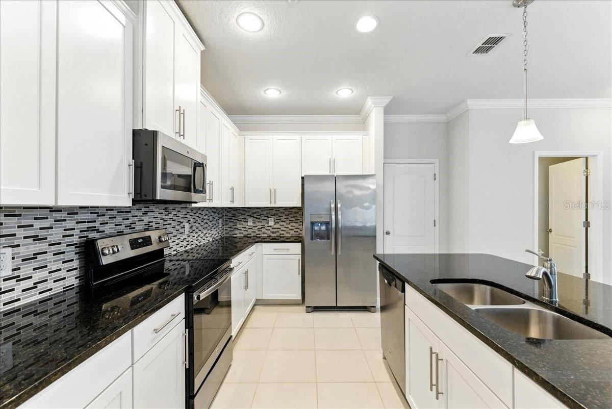 7628 Aloma Pines Court, FL