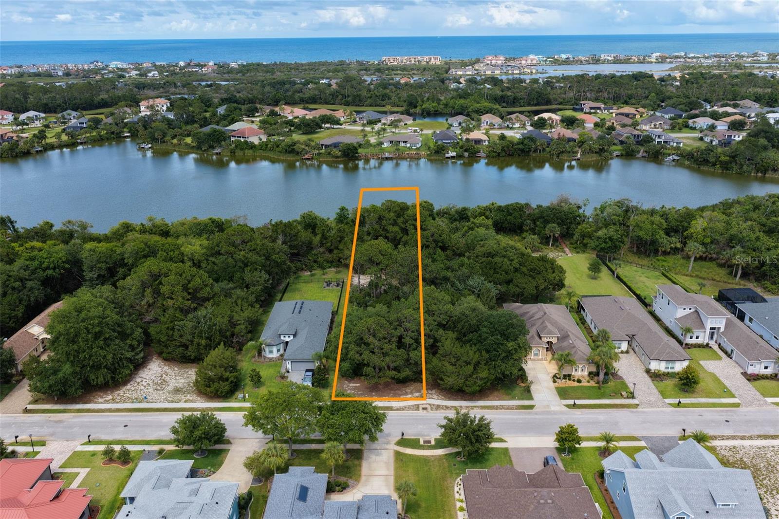 18 Lakewalk Drive, FL