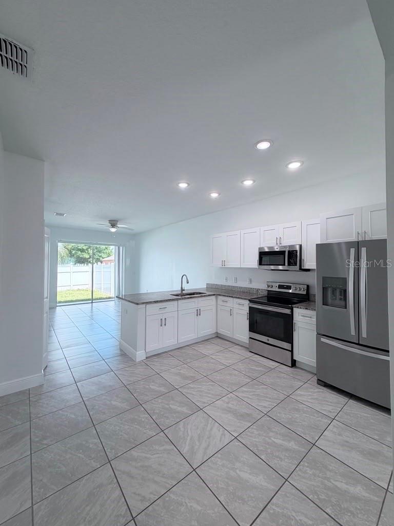 812 Glastonbury Drive, FL