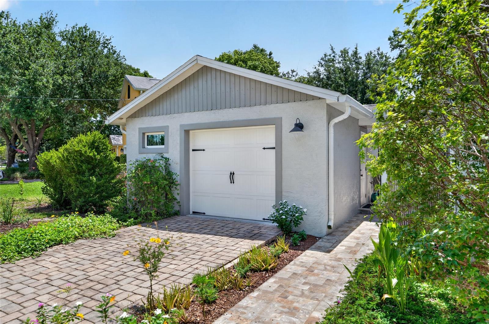 633 Buckminster Circle, FL