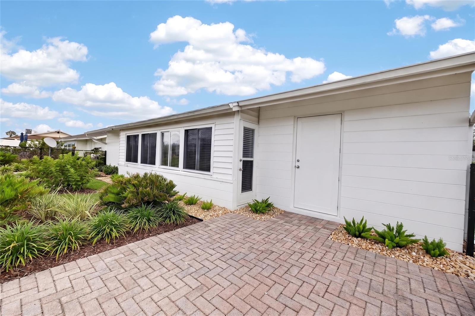 827 Oakmont Avenue, FL