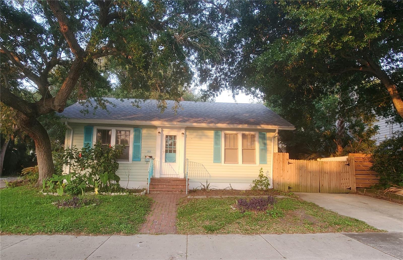 410 Oleander Avenue, FL