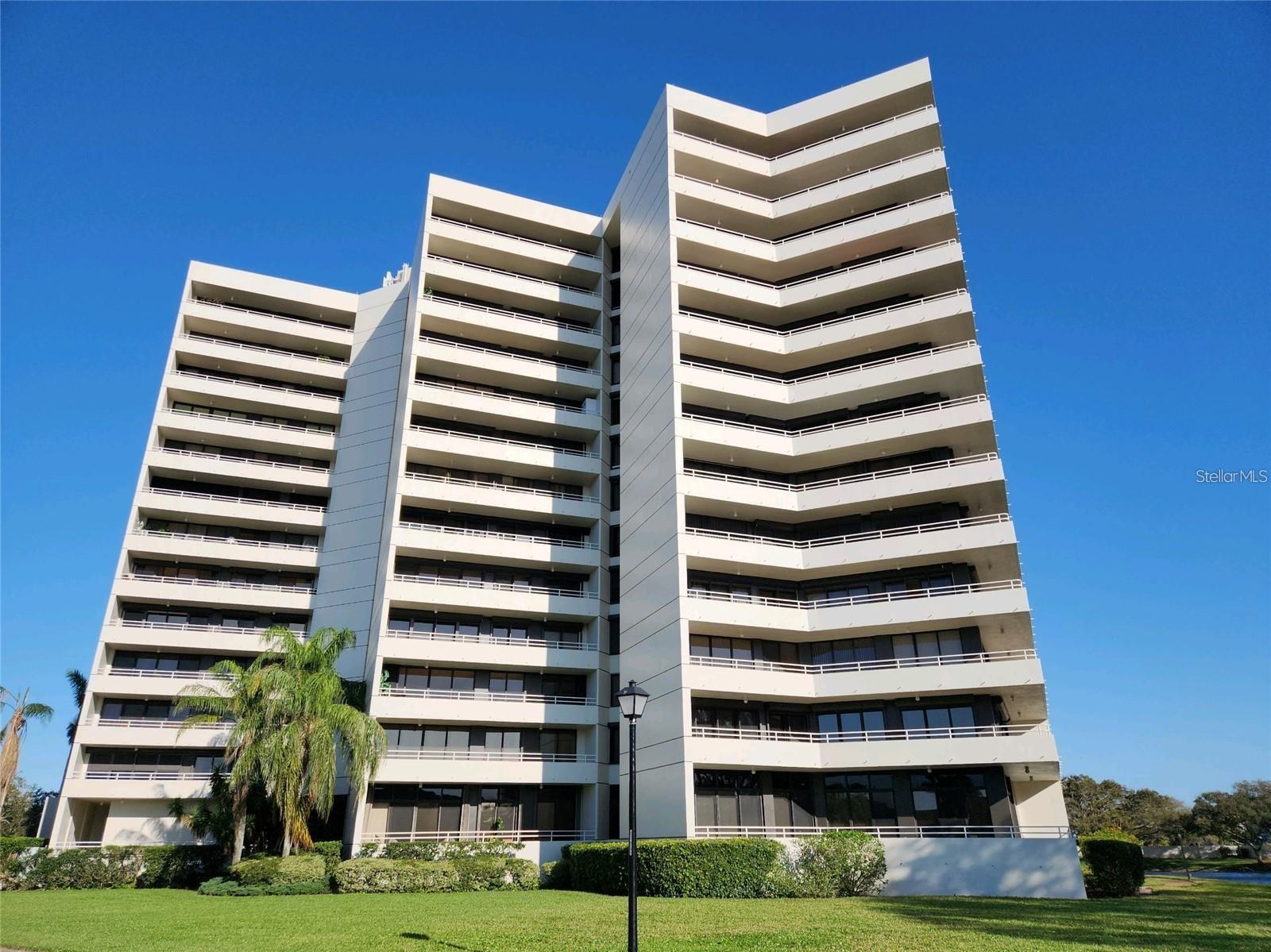 5950 Pelican Bay Plaza, FL