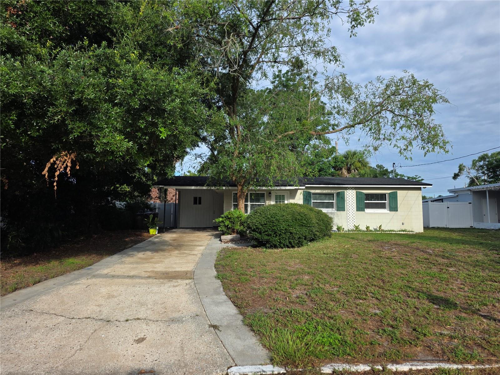 835 Golden Isle Drive, FL