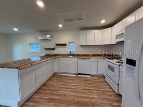912 Lake Jessie Drive, FL