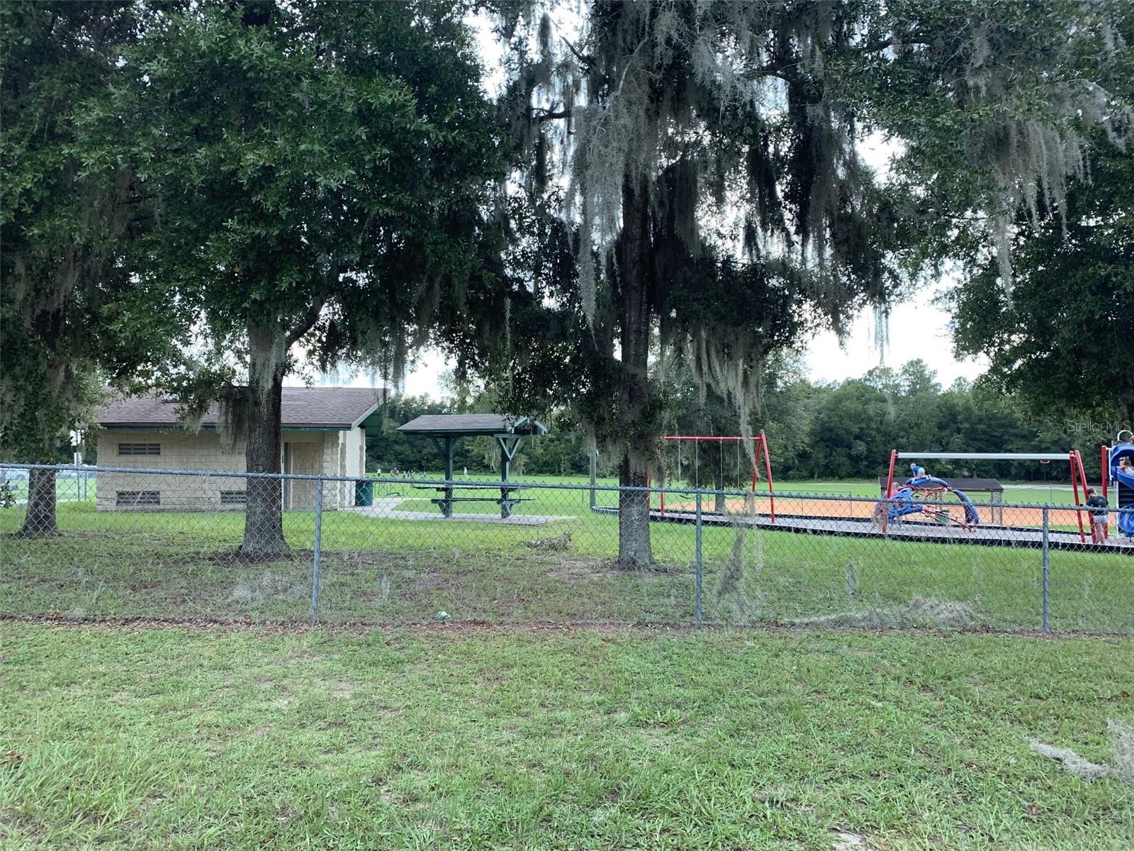 547 Homeway Loop, FL