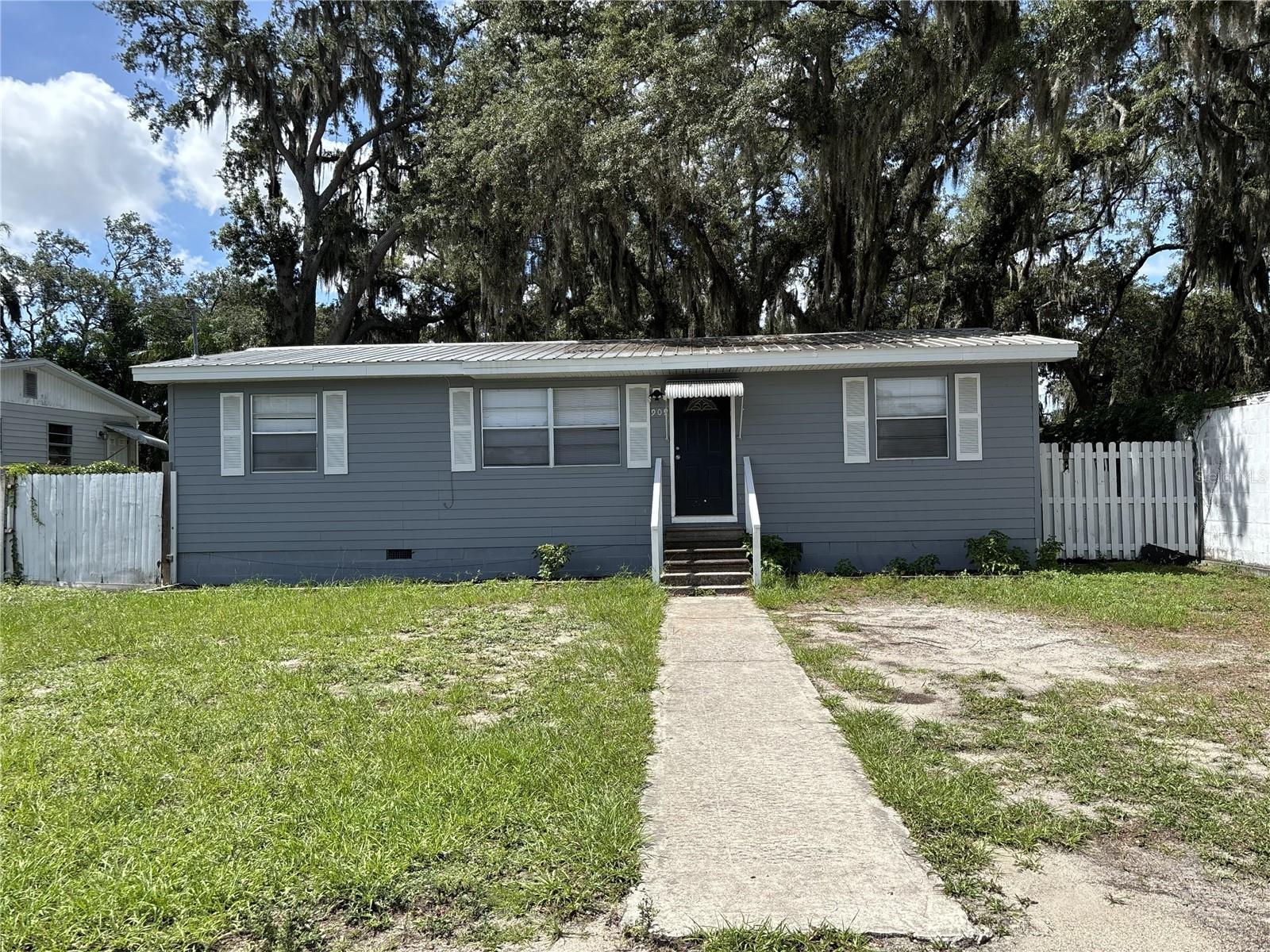 909 Circle Street, FL