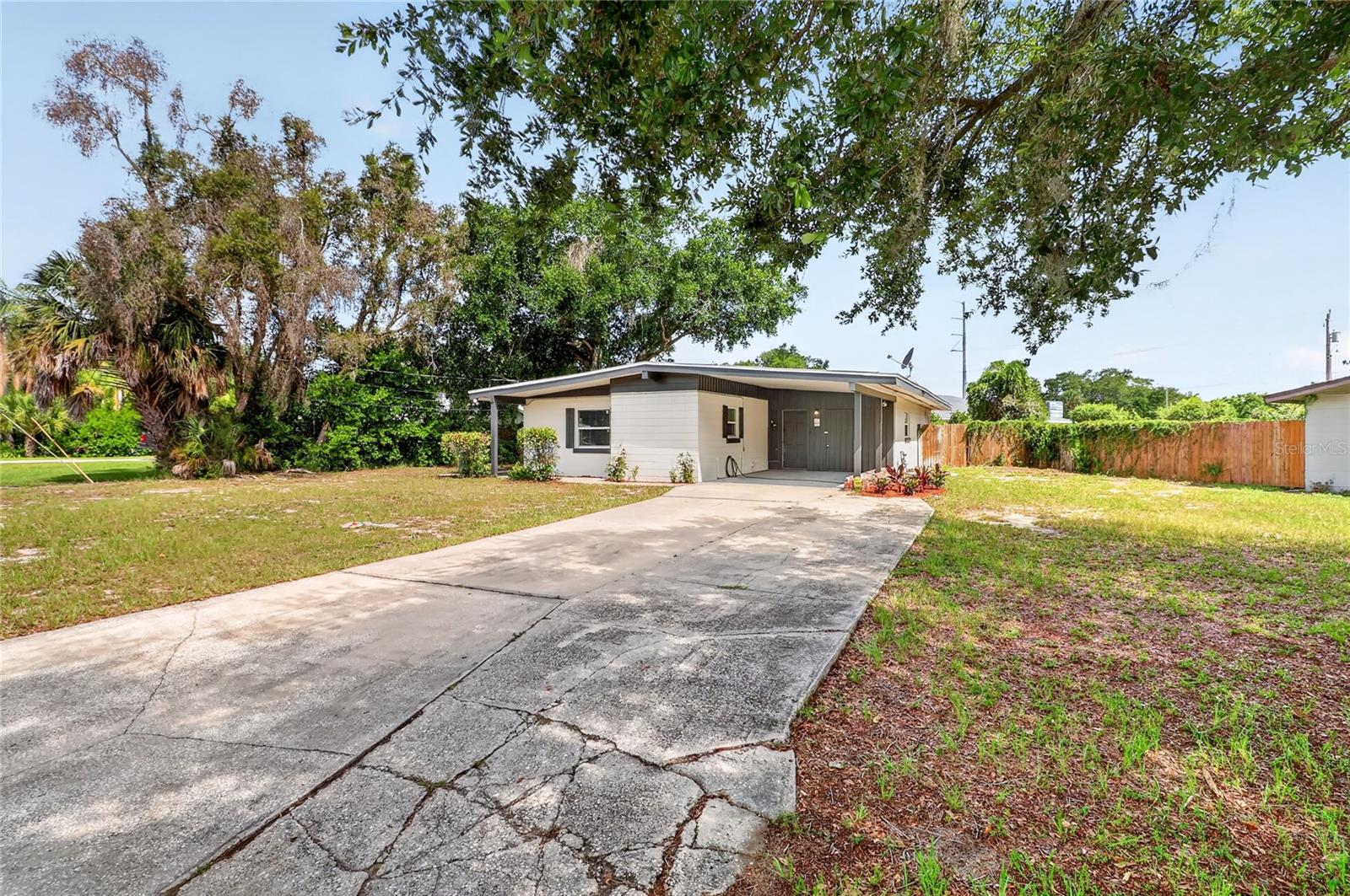 1303 Stately Oaks Drive, FL