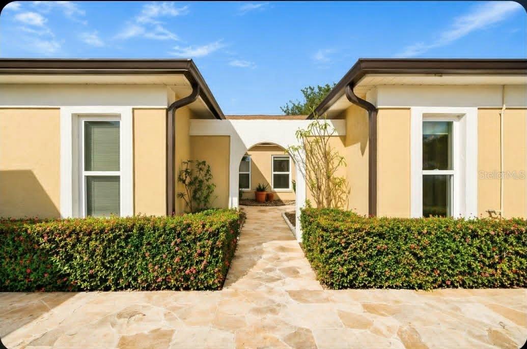 1203 Saxony Circle, FL