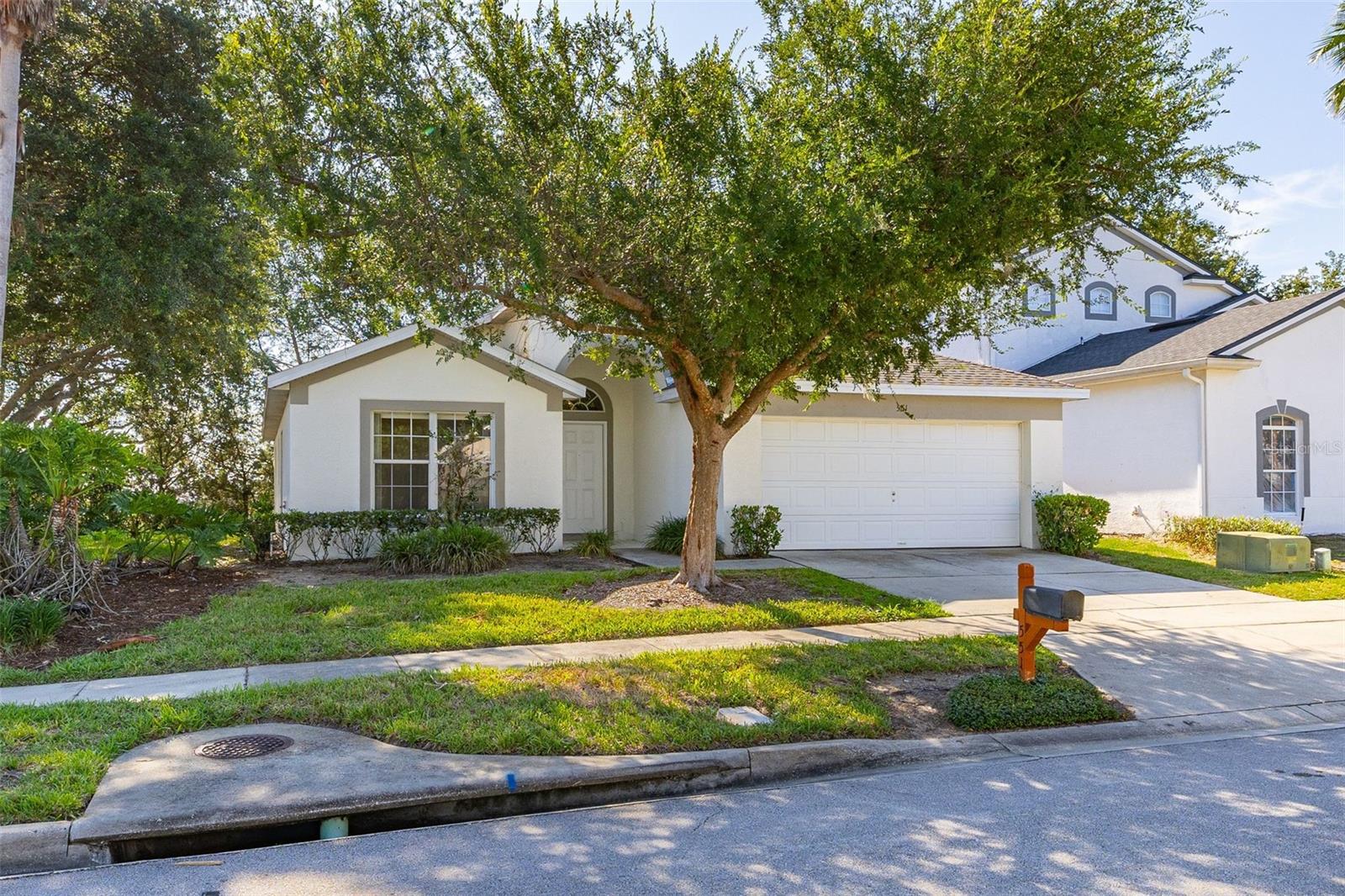 551 Castlemain Circle, FL