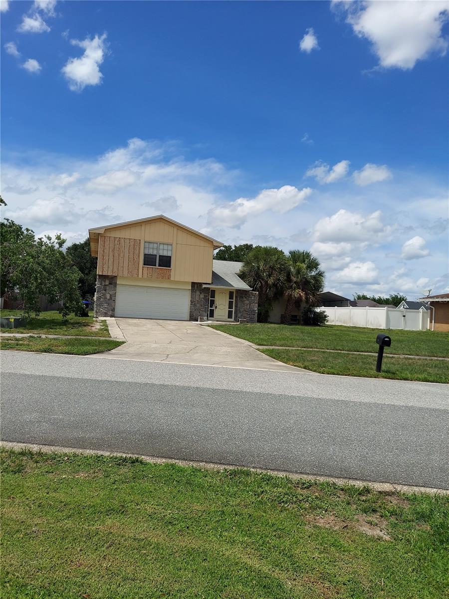 8139 Laurel Tree Drive, FL