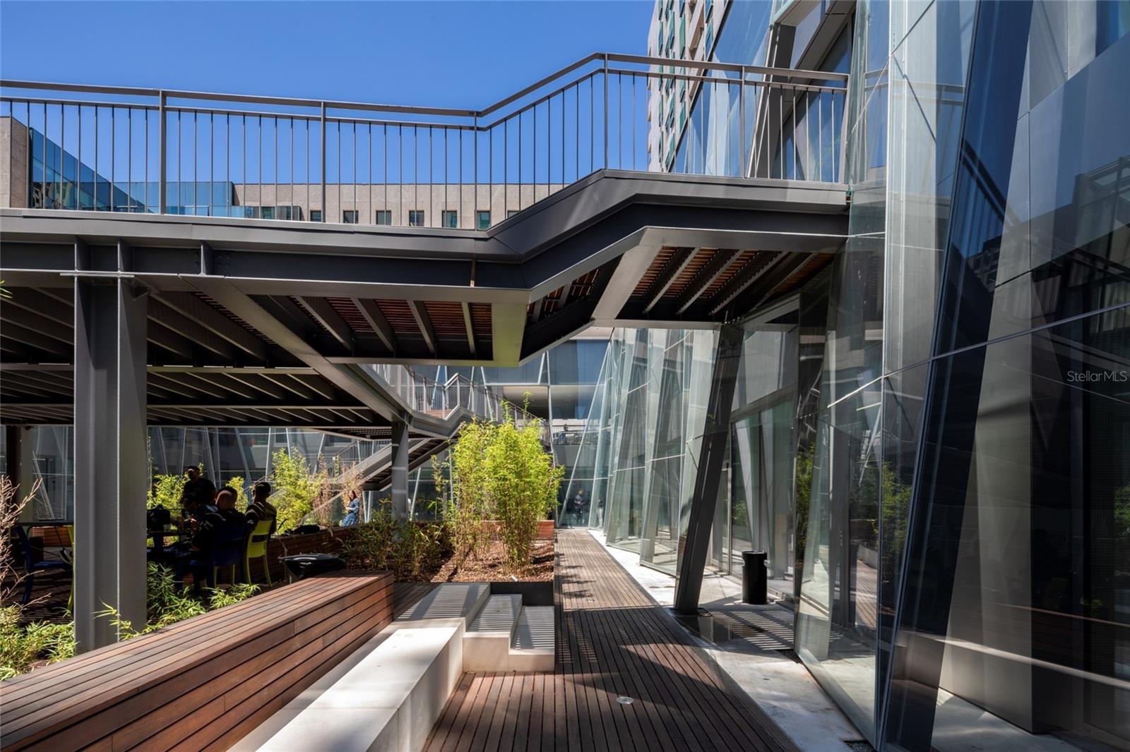 PORTO, OC — Commercial Sale